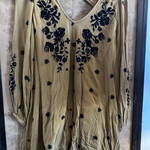 Free People labeled xs but fits like a small/med. Deep Goldie brown with black